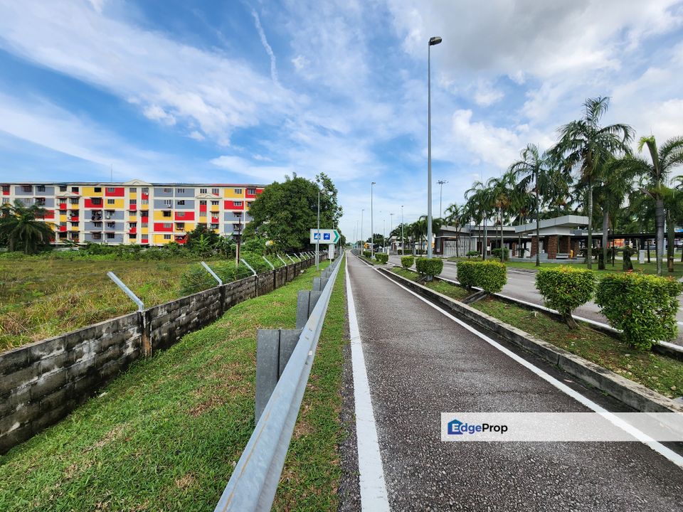 LKSA Tol Shah Alam : Petrol Pump Land, Selangor, Shah Alam