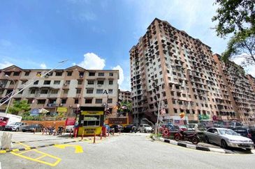 APARTMENT LESTARI DAMANSARA DAMAI SUNGAI BULOH