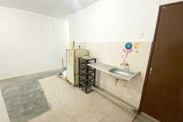 APARTMENT LESTARI DAMANSARA DAMAI SUNGAI BULOH