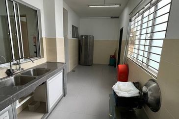 Double storey taman Tanjung Bukit beruntung  22'x70' free. 5unit aircond