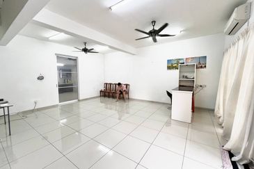 Double storey taman Tanjung Bukit beruntung  22'x70' free. 5unit aircond