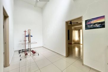 Double storey taman Tanjung Bukit beruntung  22'x70' free. 5unit aircond