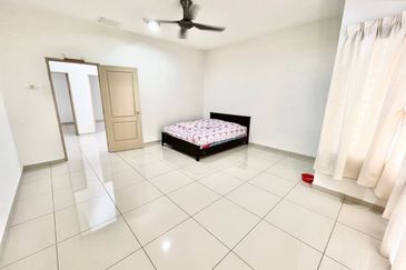 Double storey taman Tanjung Bukit beruntung  22'x70' free. 5unit aircond