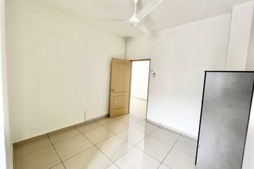 Double storey taman Tanjung Bukit beruntung  22'x70' free. 5unit aircond