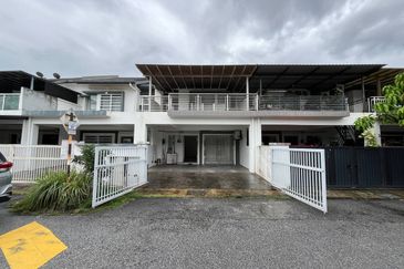 Double storey taman Tanjung Bukit beruntung  22'x70' free. 5unit aircond