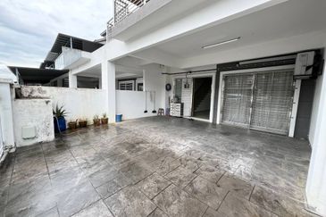 Double storey taman Tanjung Bukit beruntung  22'x70' free. 5unit aircond