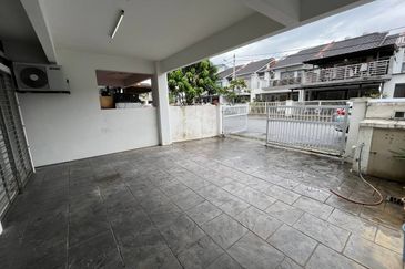Double storey taman Tanjung Bukit beruntung  22'x70' free. 5unit aircond