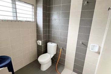 Double storey taman Tanjung Bukit beruntung  22'x70' free. 5unit aircond