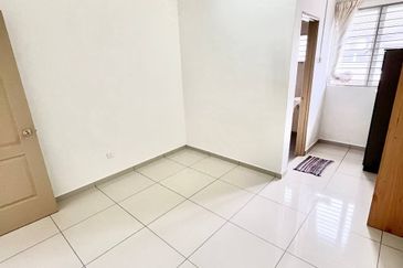 Double storey taman Tanjung Bukit beruntung  22'x70' free. 5unit aircond