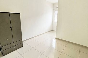 Double storey taman Tanjung Bukit beruntung  22'x70' free. 5unit aircond