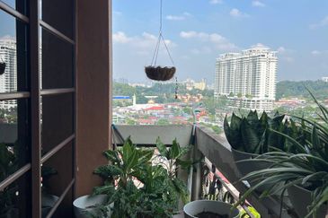 SEMI-D DOUBLE STOREY, TAMAN MELAWATI, K.LUMPUR.  