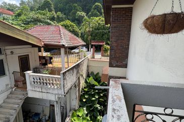 SEMI-D DOUBLE STOREY, TAMAN MELAWATI, K.LUMPUR.