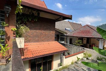 SEMI-D DOUBLE STOREY, TAMAN MELAWATI, K.LUMPUR.