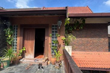 SEMI-D DOUBLE STOREY, TAMAN MELAWATI, K.LUMPUR.