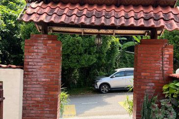 SEMI-D DOUBLE STOREY, TAMAN MELAWATI, K.LUMPUR.