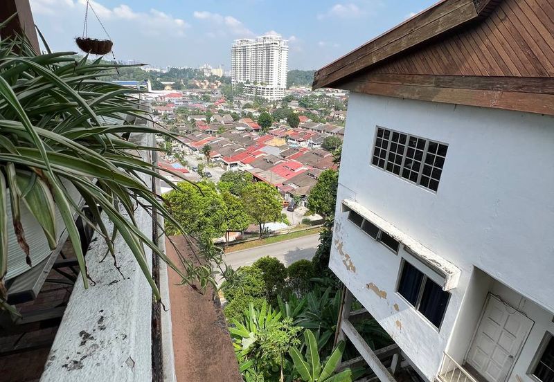 SEMI-D DOUBLE STOREY, TAMAN MELAWATI, K.LUMPUR.