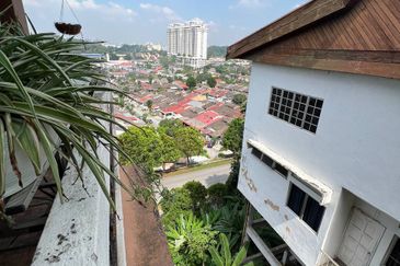 SEMI-D DOUBLE STOREY, TAMAN MELAWATI, K.LUMPUR.