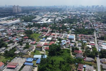 1.85 ACRE / 80,945 SQFT LAND IN KG. BATU 13 PUCHONG, FOR SALE