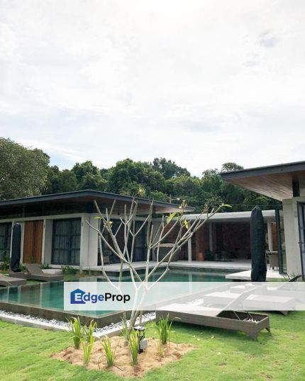 AN EXCLUSIVE BEACH VILLA WITH SWIMMING POOL FOR SALE BUNGALOW SINGLE STOREY, Negeri Sembilan, Port Dickson