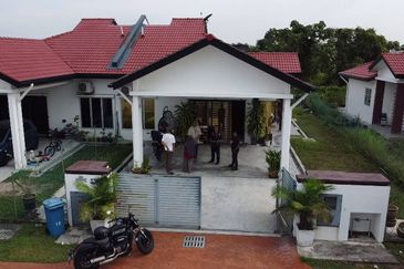 For Sale Single Storey Semi-D @ Taman Mawar 2, Kampung Lombong, Seksyen 29, Shah Alam, Selangor