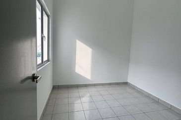 Halya 2 @ Daunan Worldwide