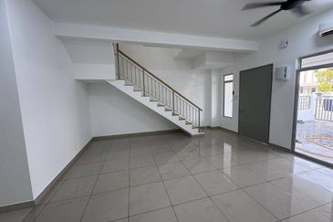 Halya 2 @ Daunan Worldwide