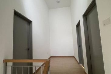 Halya 2 @ Daunan Worldwide