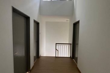 Halya 2 @ Daunan Worldwide