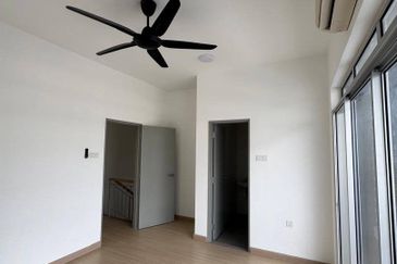 Halya 2 @ Daunan Worldwide