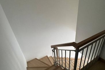 Halya 2 @ Daunan Worldwide