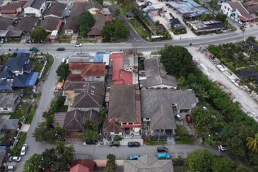 Jalan Enggang Timur 14