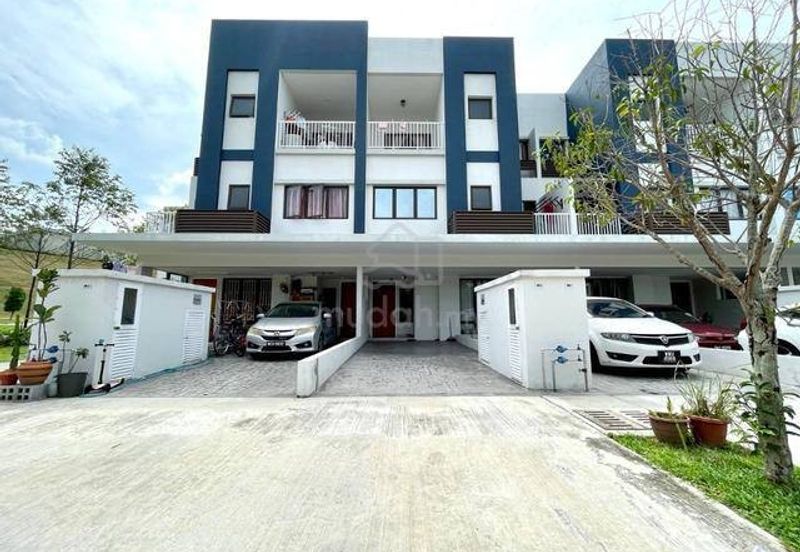 Ayden Townhouse Warisan Puteri