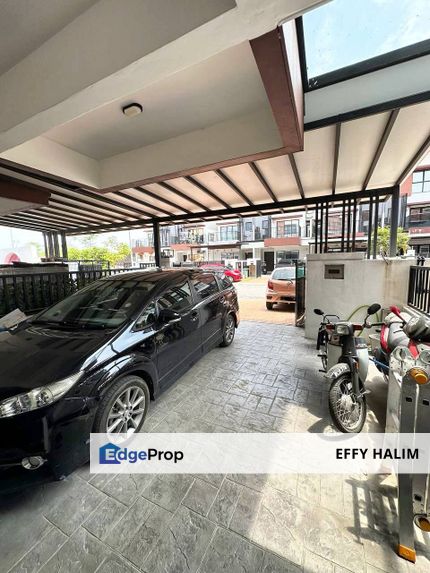 FULLY RENOVATED MYRA TRIPLE STOREY MERANTI PUCHONG, Selangor, Puchong