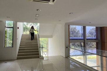 Bare Unit Level 1 Hi-Volume Heavy Duty Space To Let Cyberjaya