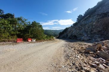Tanah 15 ekar tepi Lebuhraya EKVE Sungai Long