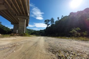 Tanah 15 ekar tepi Lebuhraya EKVE Sungai Long