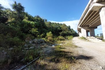 Tanah 15 ekar tepi Lebuhraya EKVE Sungai Long