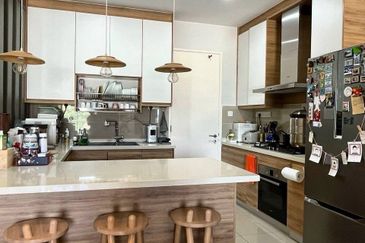 16 Quartz Melawati Condominium