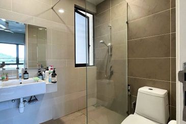 16 Quartz Melawati Condominium