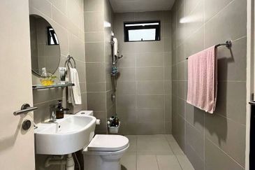 16 Quartz Melawati Condominium