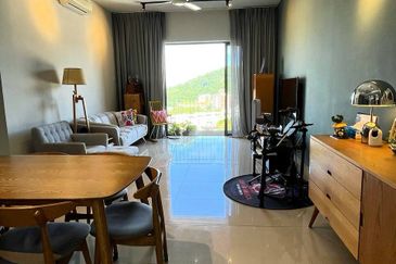 16 Quartz Melawati Condominium