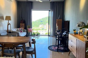 16 Quartz Melawati Condominium