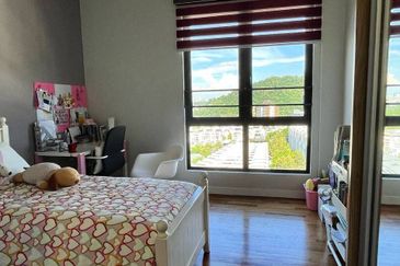 16 Quartz Melawati Condominium