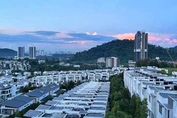 16 Quartz Melawati Condominium