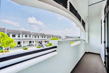 Cradleton @ Eco Majestic