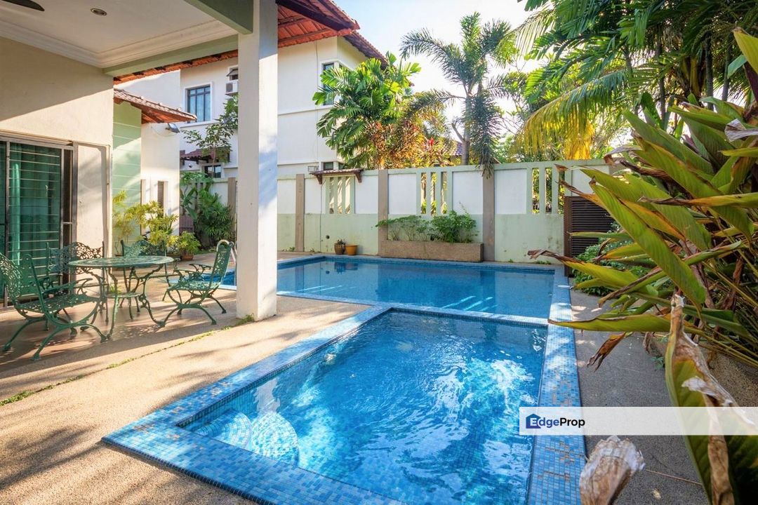 PRIVATE POOL 2 Storey Bungalow Seksyen 4 Bandar Baru Bangi, Selangor, Bangi