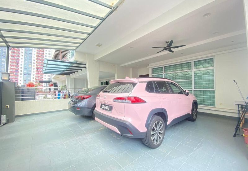 Taman Pinggiran Putra