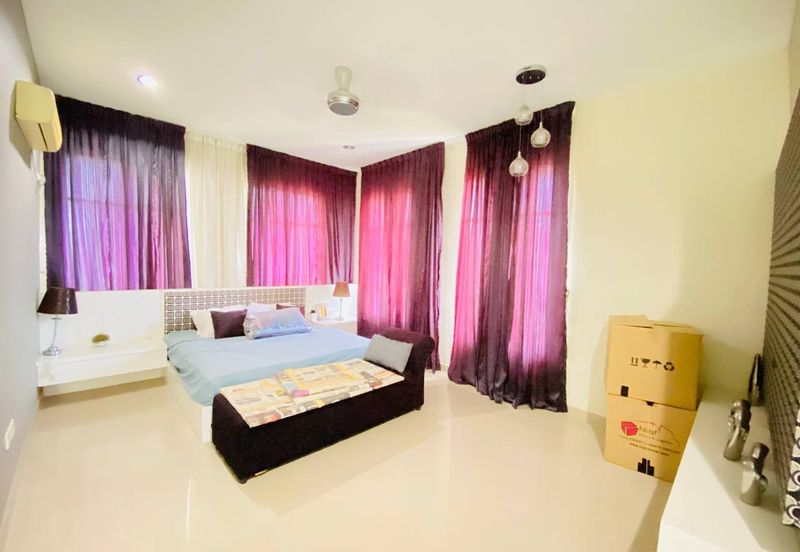 Puncak Pinggiran Putra