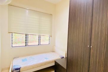 Puncak Pinggiran Putra