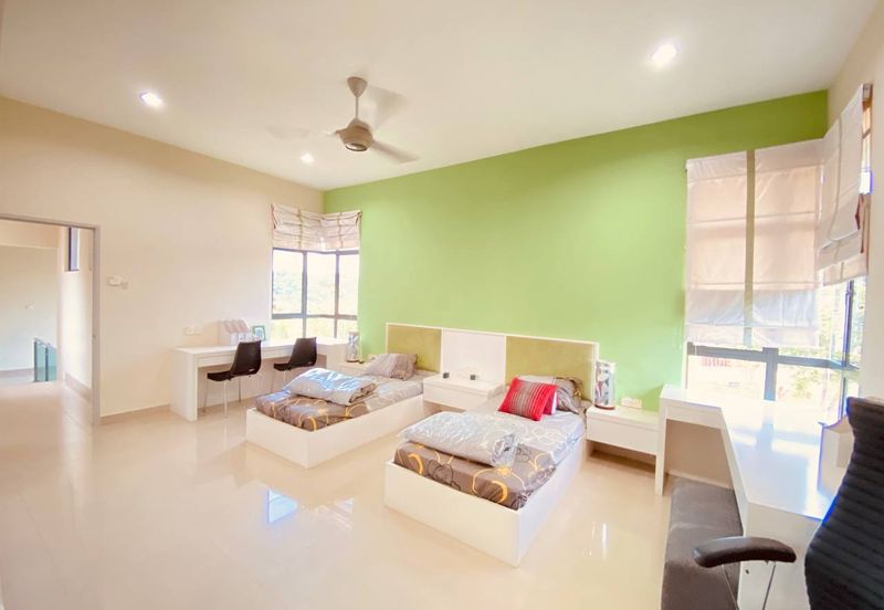 Puncak Pinggiran Putra